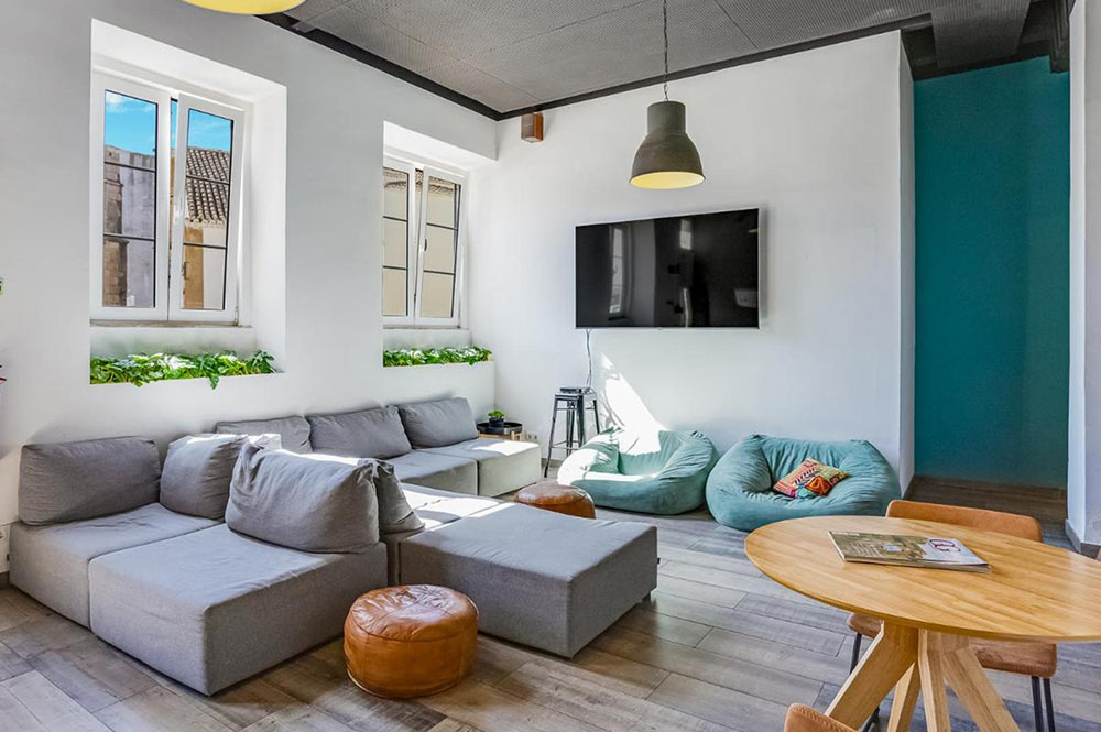 4 Best Hostels in Faro for Female Solo-Travelers