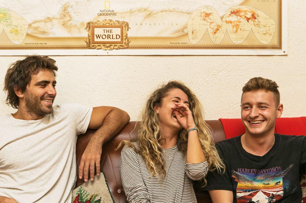 How to Choose a Hostel in Barcelona in 2025 (What to Expect) 