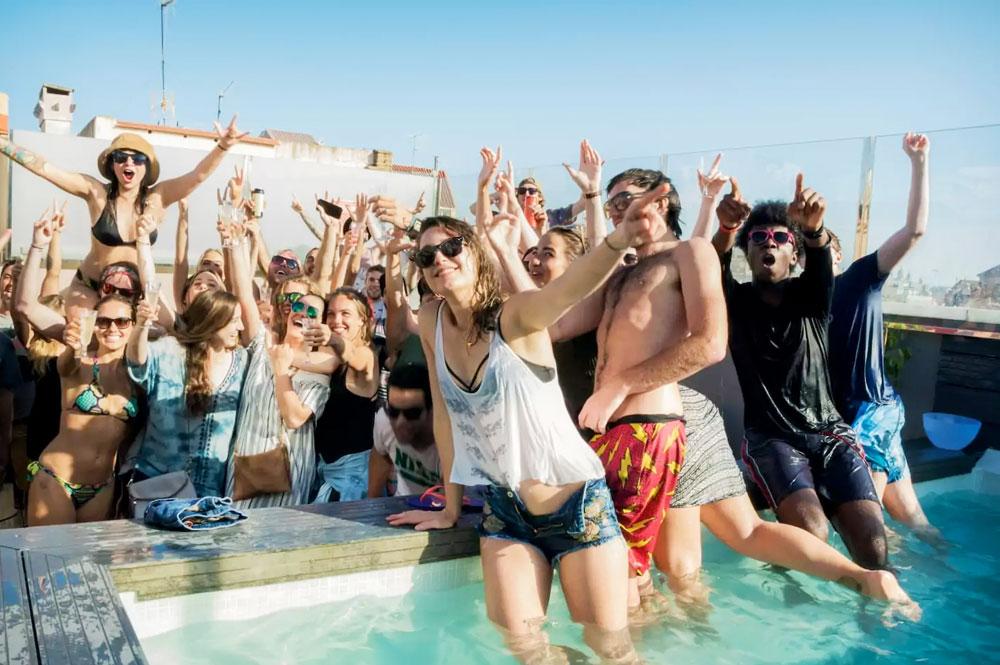 Backpacking Barcelona (The Definite Budget Guide)