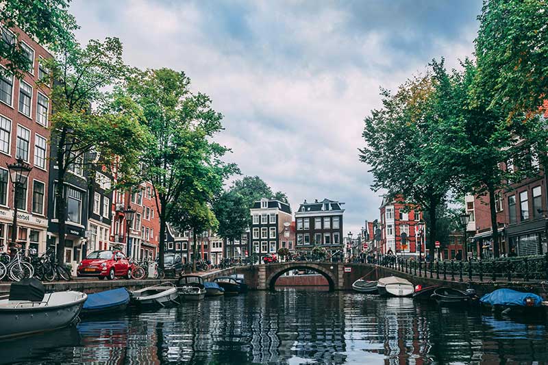 Stroll around Amsterdam canals