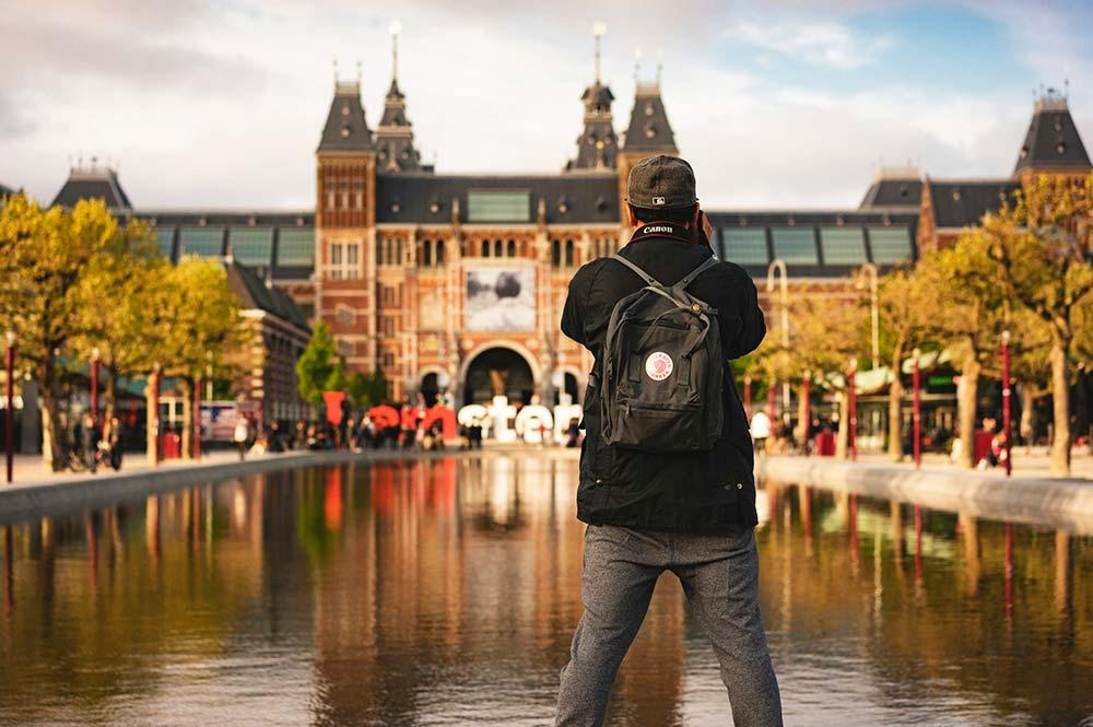 How to Choose a Hostel in Amsterdam in 2025 (What to Expect)