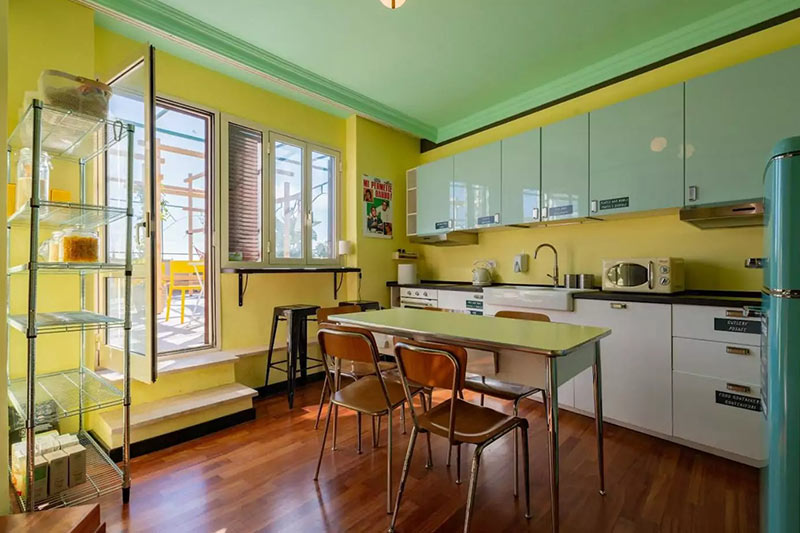Common kitchen hostel in Rome