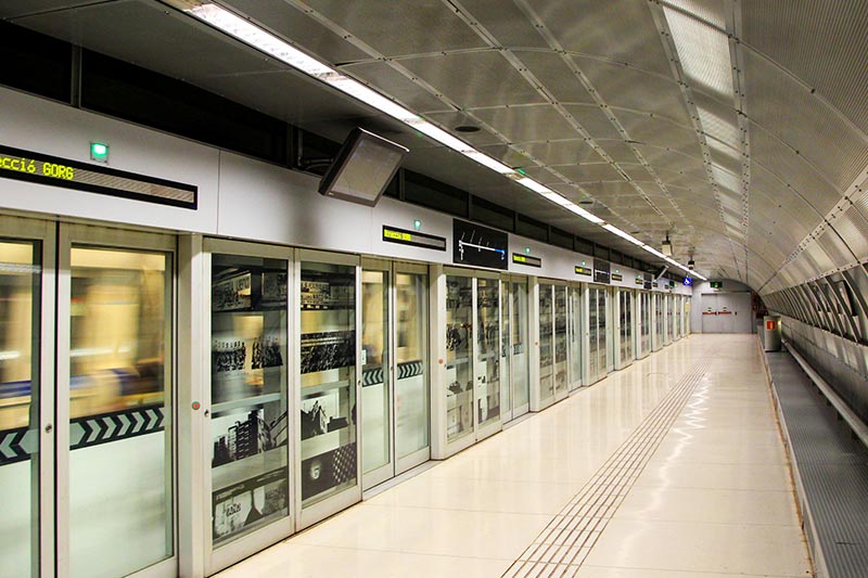 Use the metro to move around Barcelona