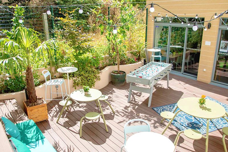 Sunny-terrace-in-Paris.jpg