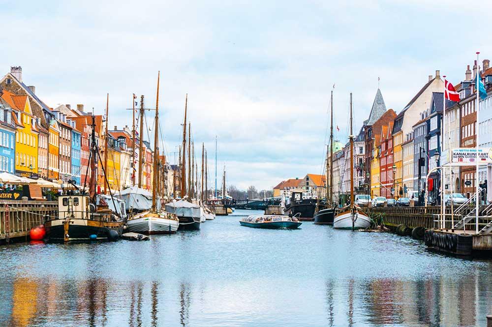 Dónde alojarte en Copenhague como viajero en solitario (hostales, seguridad, zonas)