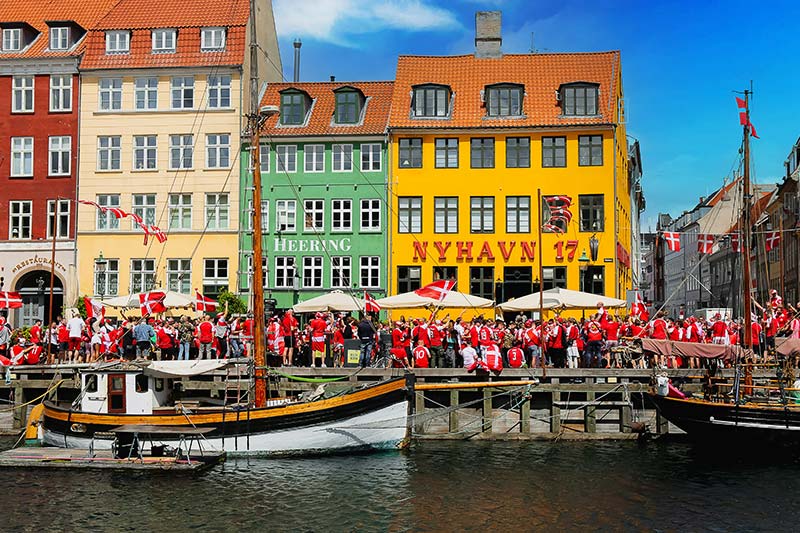 Nyhavn, una de las mejores zonas para alojarte en Copenhague