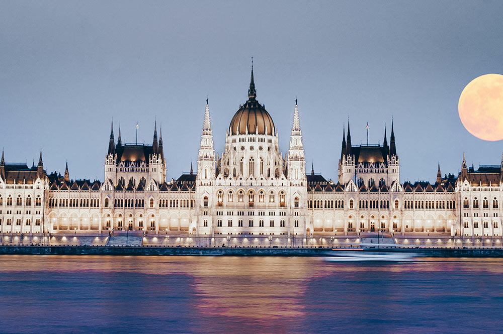 Where to Stay in Budapest as a Solo Traveler (Hostel, Safety, Areas)