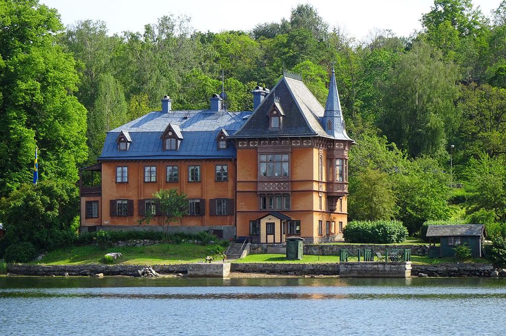 Where to Stay in Stockholm as a Solo Traveler (Hostel, Safety, Areas)