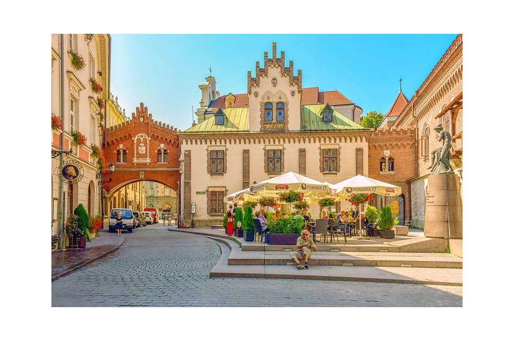 Where to Stay in Krakow as a Solo Traveler (Hostel, Safety, Areas)