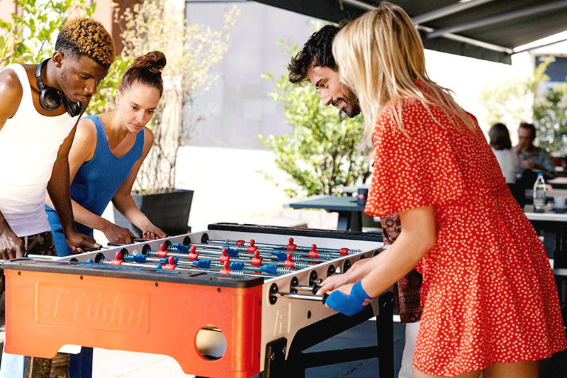 Social-Vibes – Ambiente industrial, Fácil hacer amigos.jpg