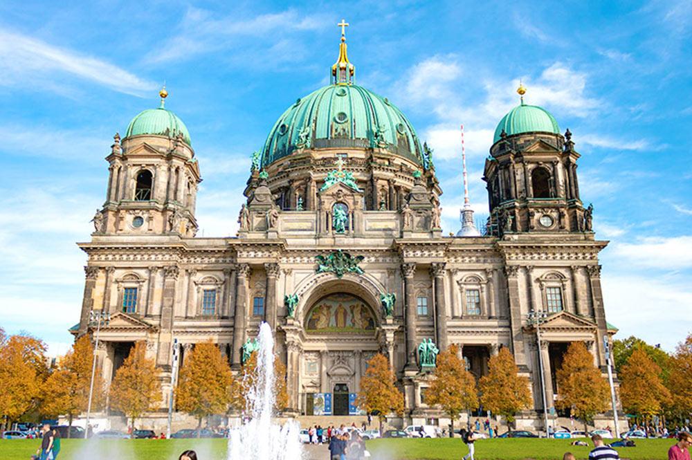 My Solo Travel to Berlin was the BEST - My Complete Guide