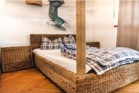 7 Hostels in Bucharest with Private Rooms
