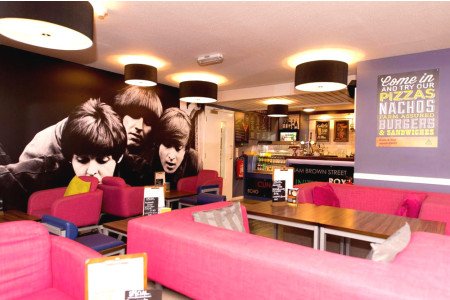 6 Hostels in Liverpool with Private Rooms