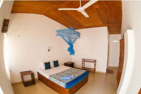 5 Hostels in Mirissa with Private Rooms