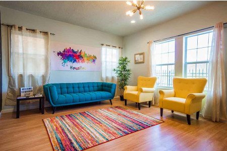 4 Hostels in Houston with Private Rooms